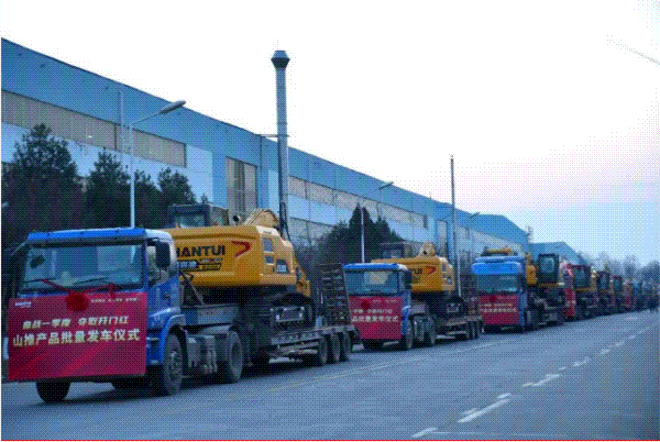 奮戰(zhàn)一季度 奪取開門紅丨山推百余臺挖掘機批量發(fā)運