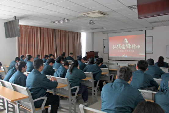 山重建機公司團委開展學雷鋒主題團課及志愿活動